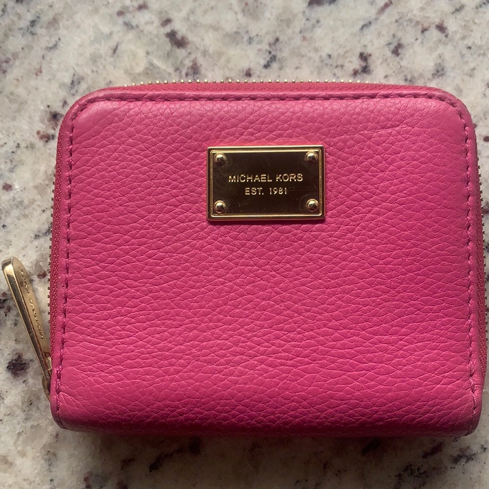 FINAL PRICE✨Michael Kors Square Zip around Wallet